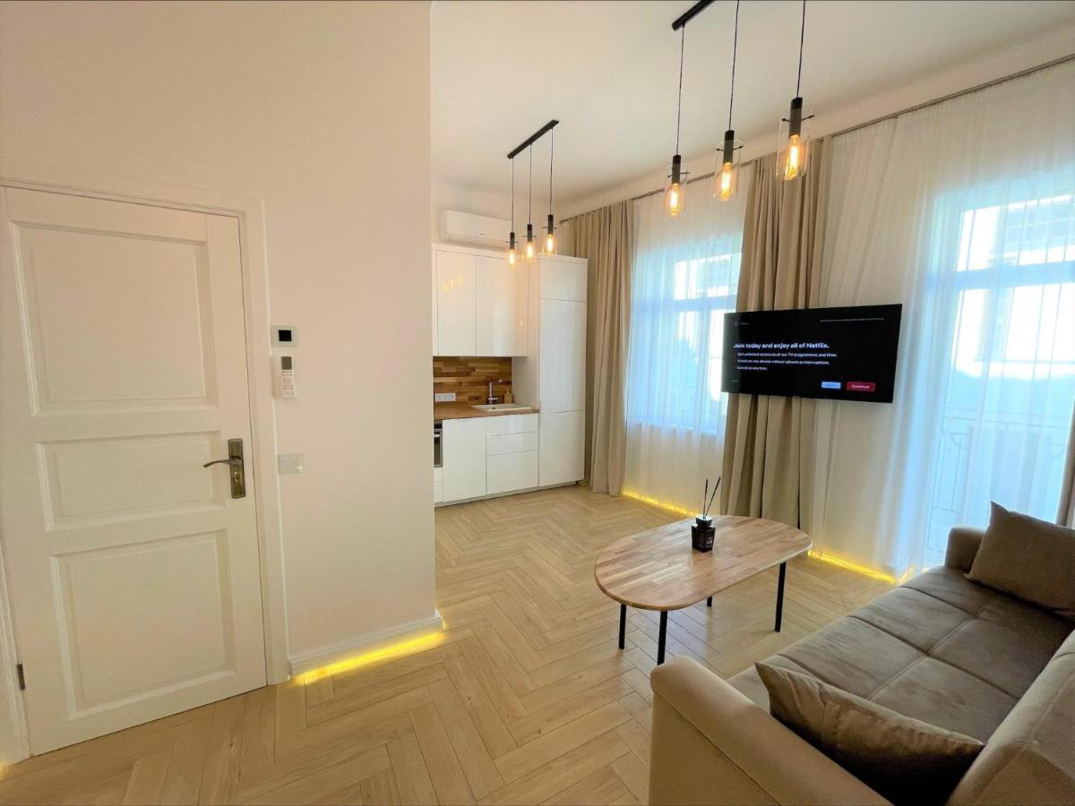 Picturesque Old Town Apartment With Charming Balcony Kaunas Exterior photo