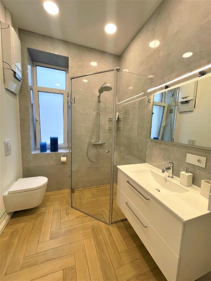 Picturesque Old Town Apartment With Charming Balcony Kaunas Exterior photo