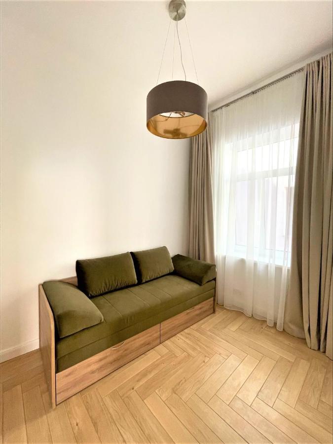 Picturesque Old Town Apartment With Charming Balcony Kaunas Exterior photo