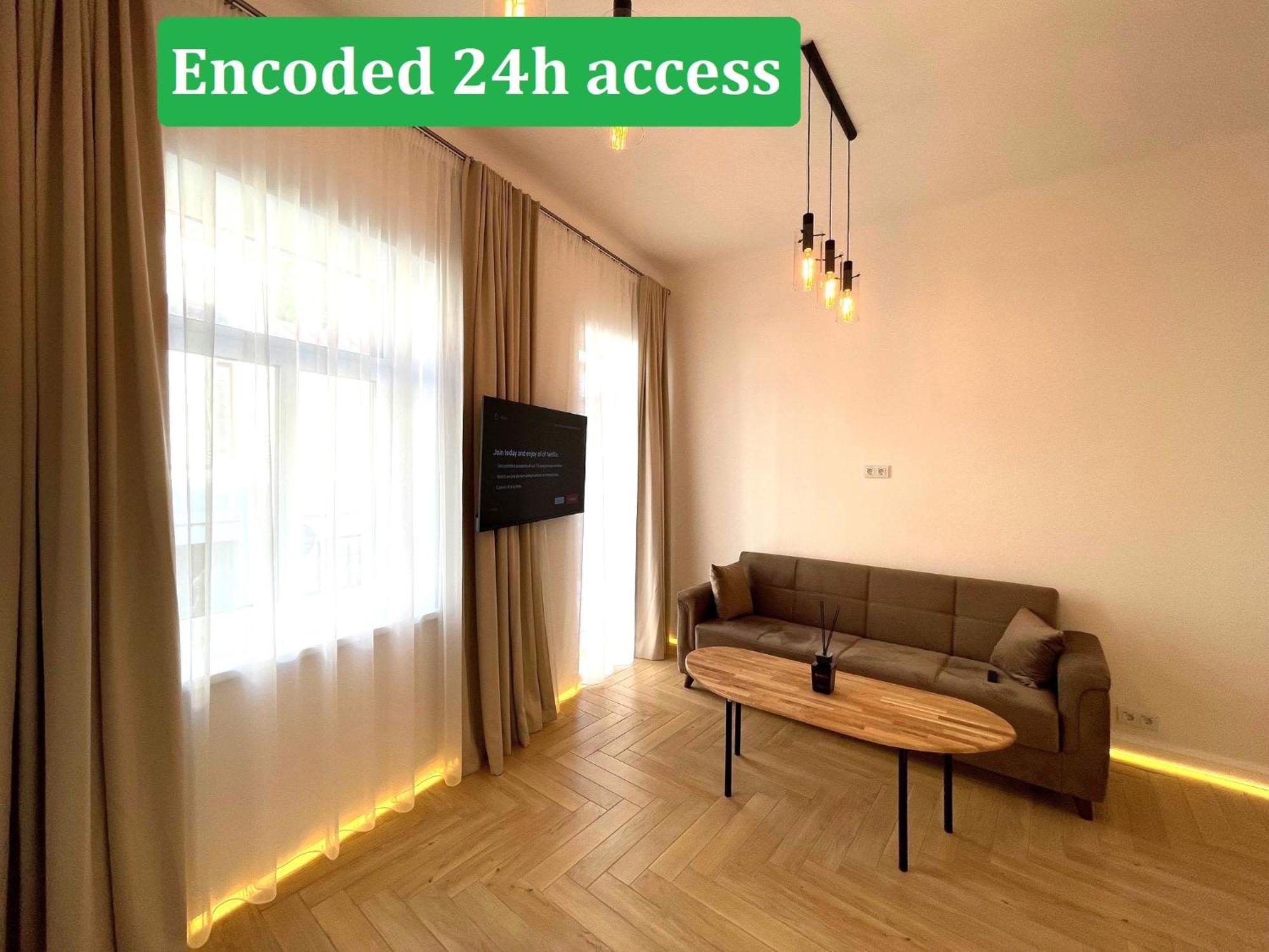 Picturesque Old Town Apartment With Charming Balcony Kaunas Exterior photo